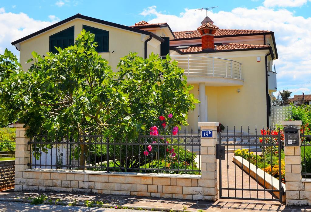 Apartments Sv. Pelegrin Umag Exterior photo